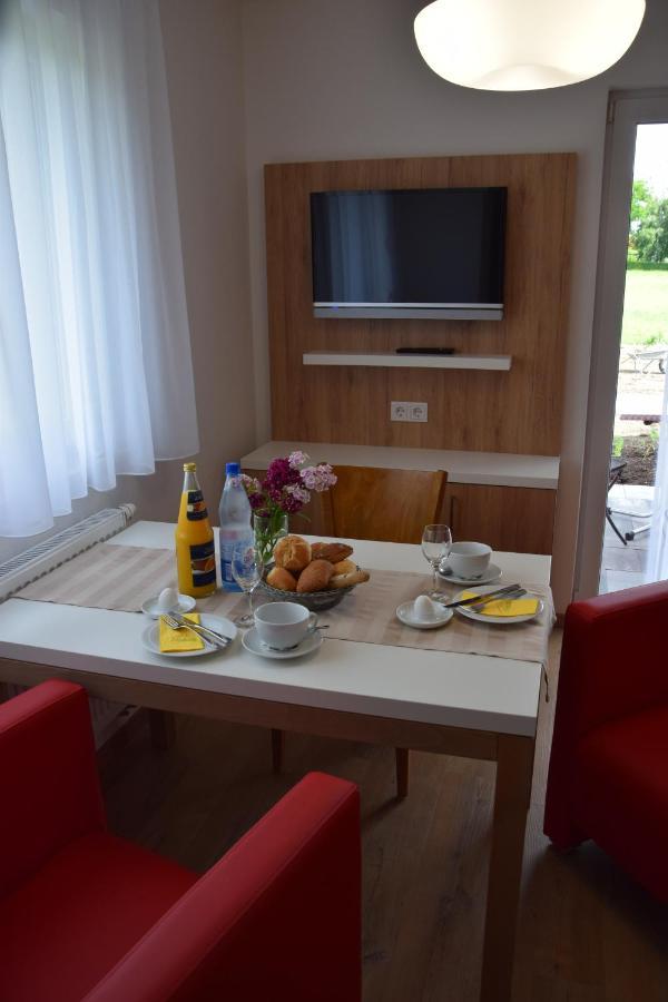 Hofmann'S Apartements & Ferienwohnungen Oberdachstetten Bagian luar foto
