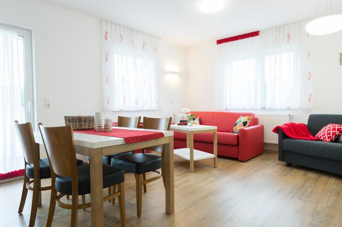 Hofmann'S Apartements & Ferienwohnungen Oberdachstetten Bagian luar foto