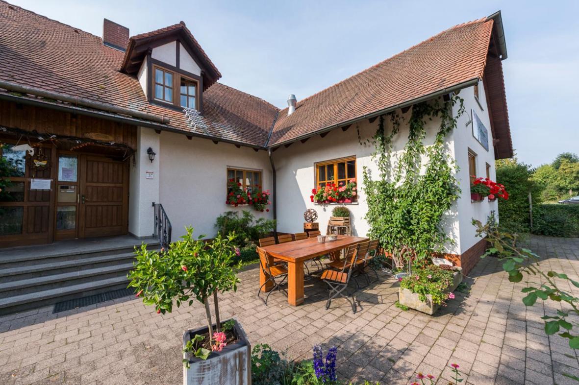 Hofmann'S Apartements & Ferienwohnungen Oberdachstetten Bagian luar foto
